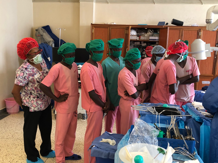 a-Captive-Audience-in-the-OR-2-Uganda-Spine-Surgery-Mission-2019-Day14